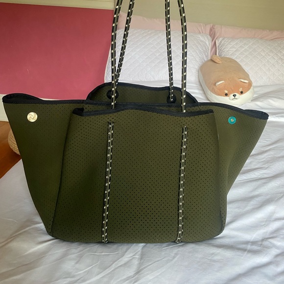 Olive green tote bag! - Picture 1 of 2